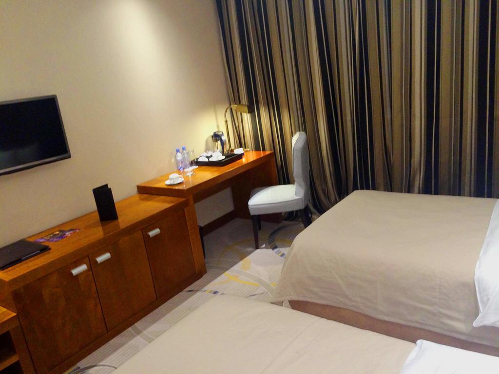 Royal Plaza Hotel And Casino Kapchagay Ruang foto