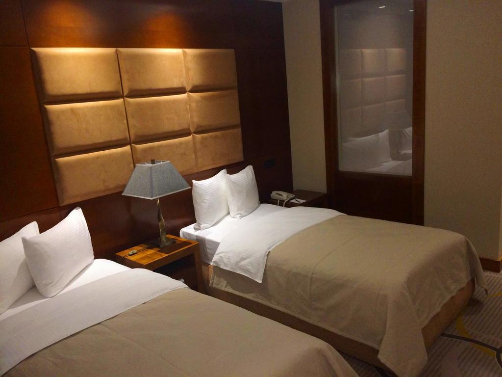 Royal Plaza Hotel And Casino Kapchagay Ruang foto