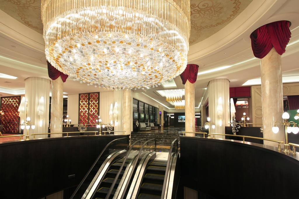 Royal Plaza Hotel And Casino Kapchagay Bagian luar foto