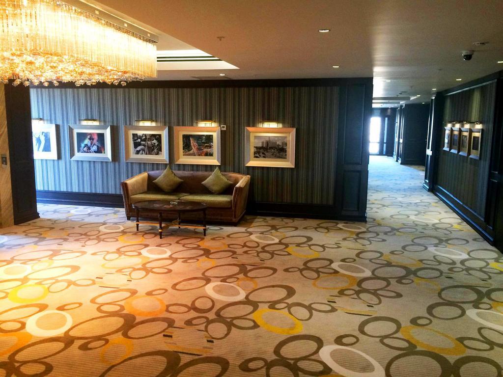 Royal Plaza Hotel And Casino Kapchagay Bagian luar foto