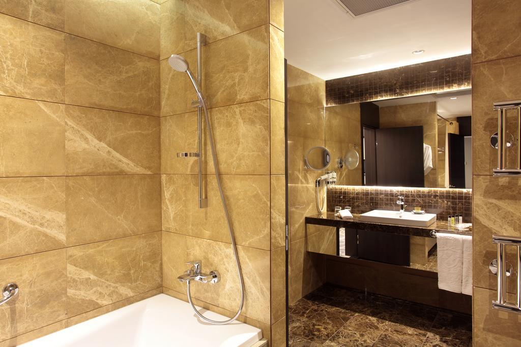 Royal Plaza Hotel And Casino Kapchagay Ruang foto